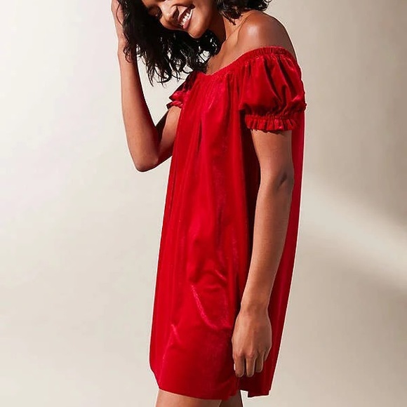 URBAN OUTFITTERS red velvet off shoulder mini dress